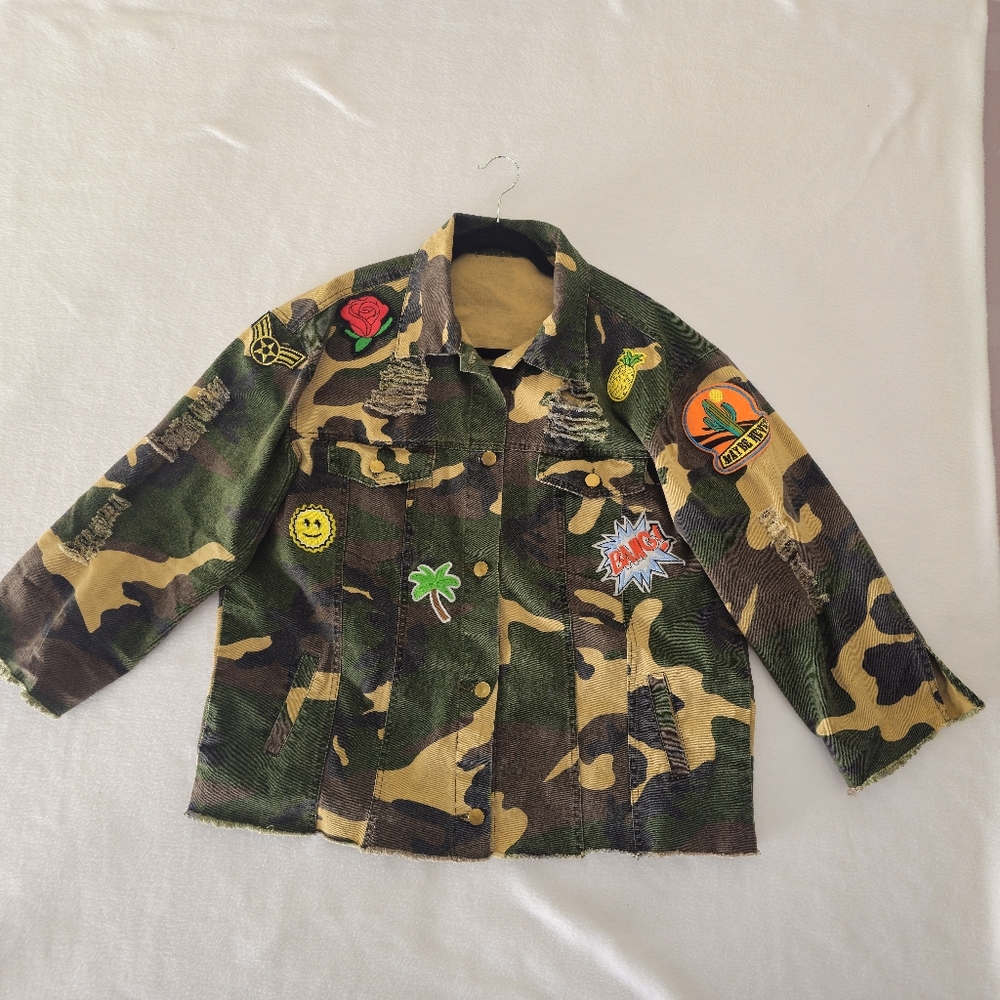 Woman  Camo Shacket with Fun‎ Patches *no Size Tag